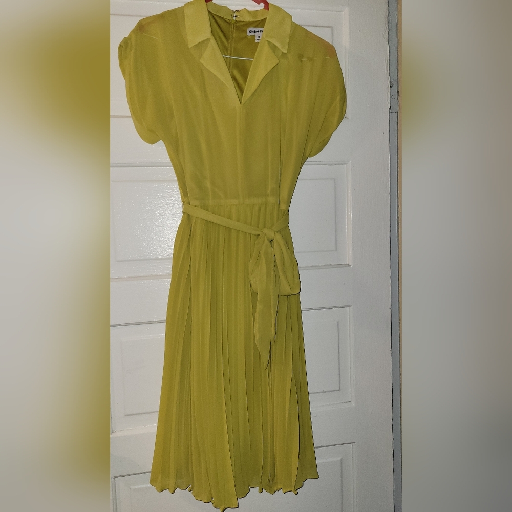 Yellow pleated dress in size 10